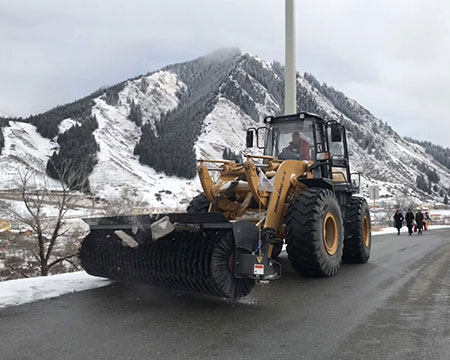 多功能除雪機